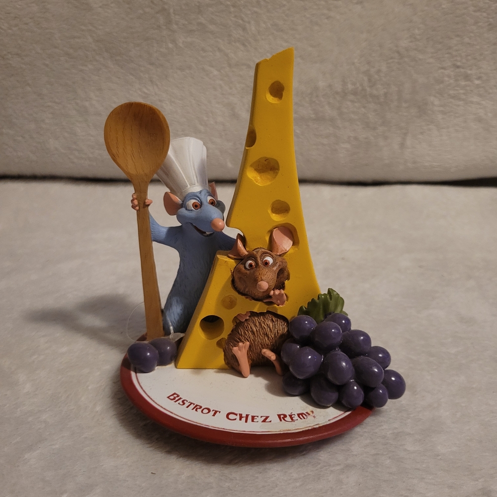 Bistrot Chez Rémy Figurine with Chef Mouse and Cheese